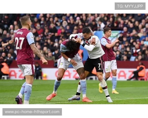 曼联边路强行突破，拉什福德横敲无人盯防却稍慢一步