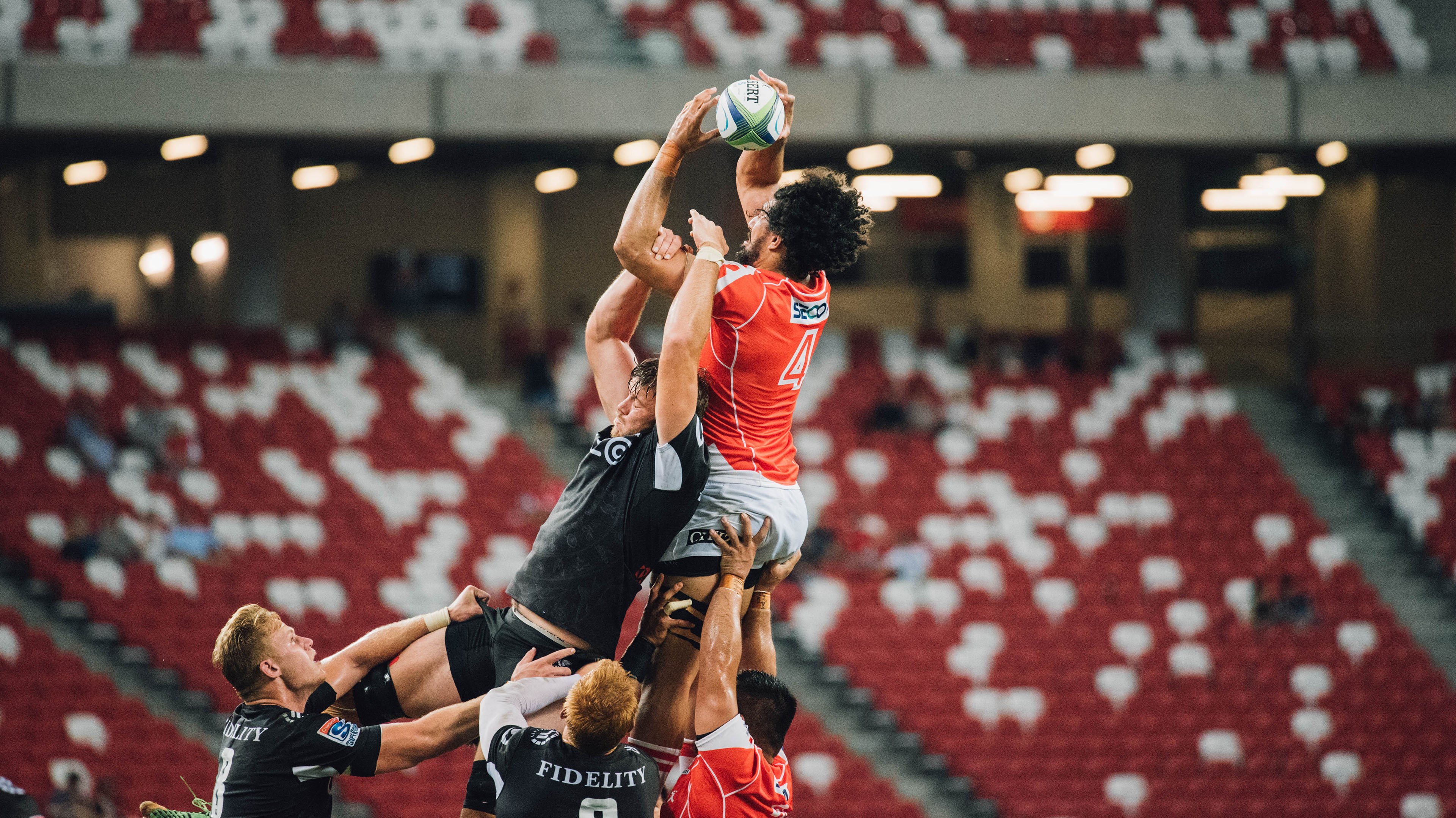 世界健身健体综合赛 展现力量与舞台表现力