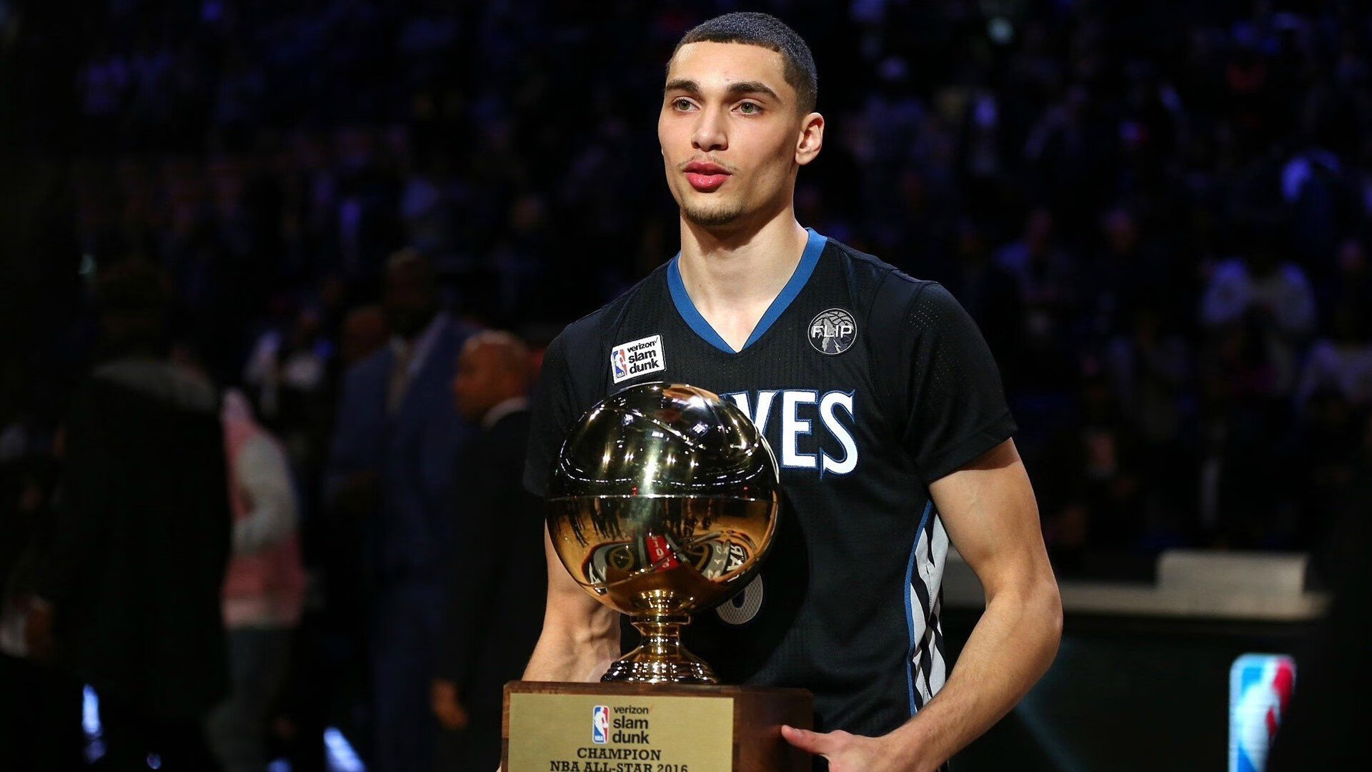 排球“发球落点指定赛” 教练指定区域精准发球